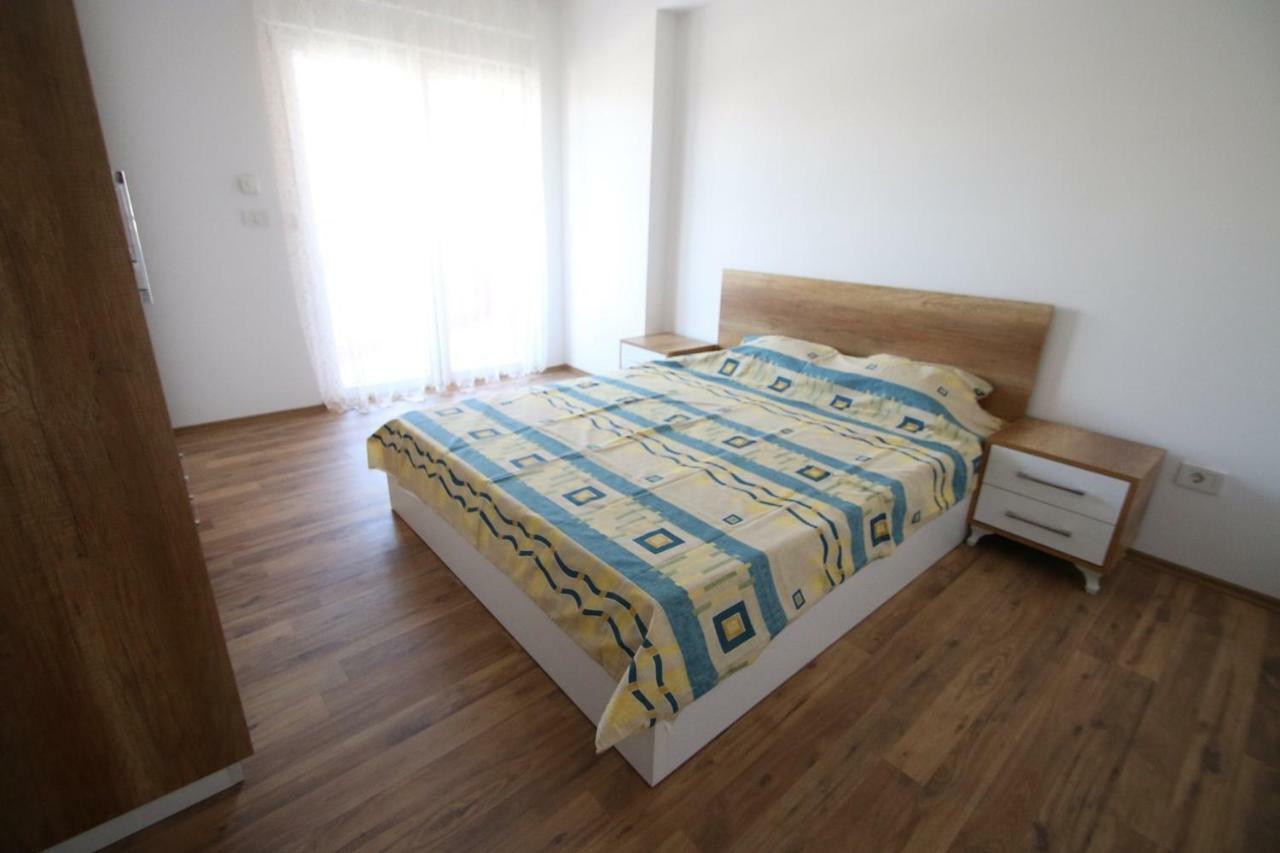 Spacious Apartment Next To The Bus Station And Walking Distance To The Old Town And Shopping Malls Prizren Exterior foto