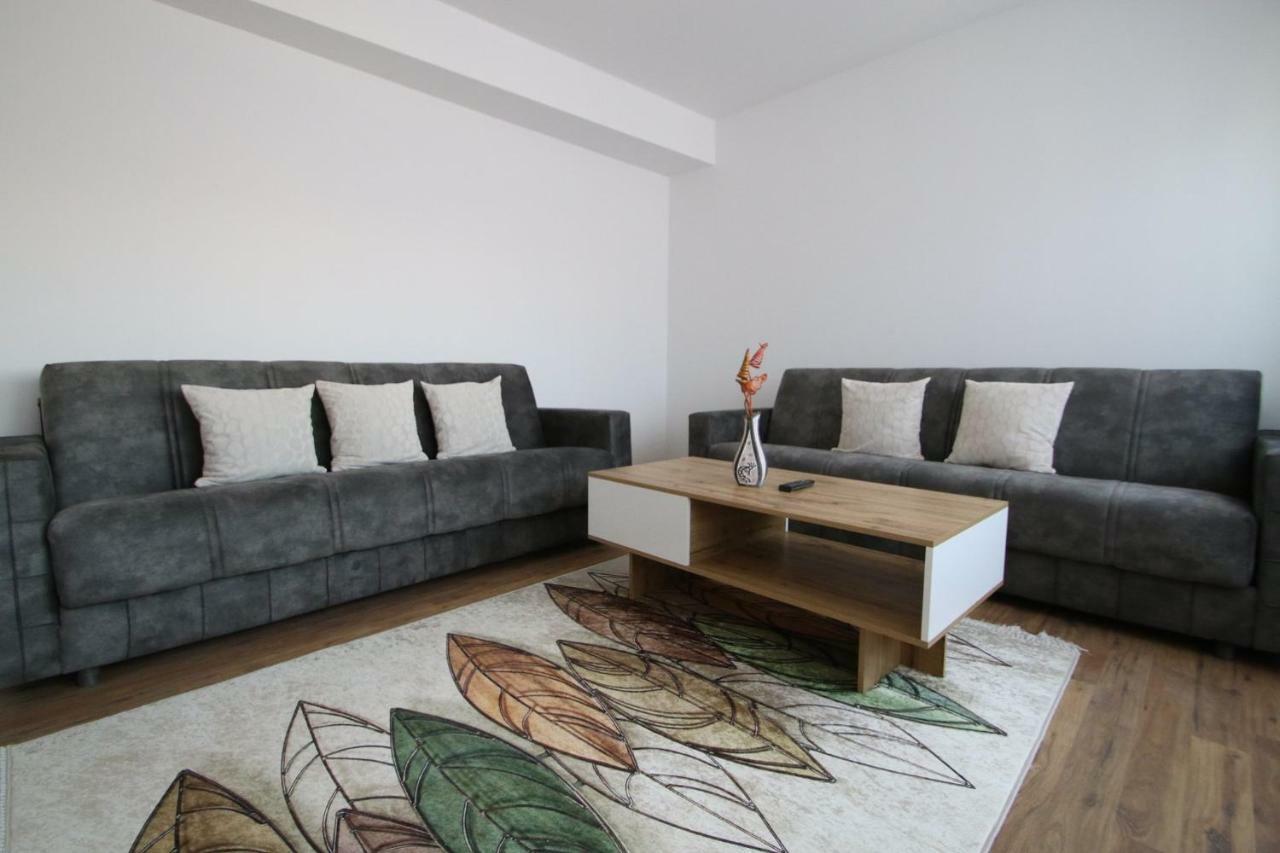 Spacious Apartment Next To The Bus Station And Walking Distance To The Old Town And Shopping Malls Prizren Exterior foto