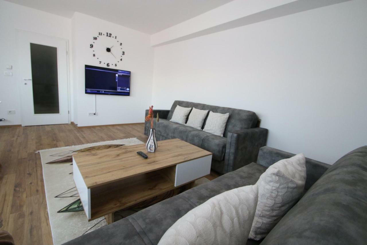 Spacious Apartment Next To The Bus Station And Walking Distance To The Old Town And Shopping Malls Prizren Exterior foto